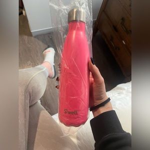 Brand new swell water bottle